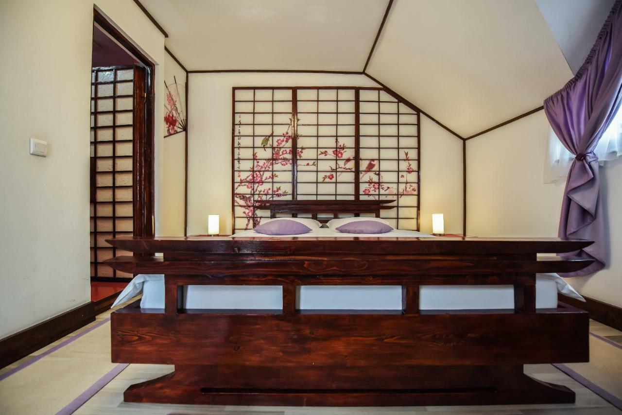 Отель Casa Lily - Japanese Retreat Сигишоара Экстерьер фото