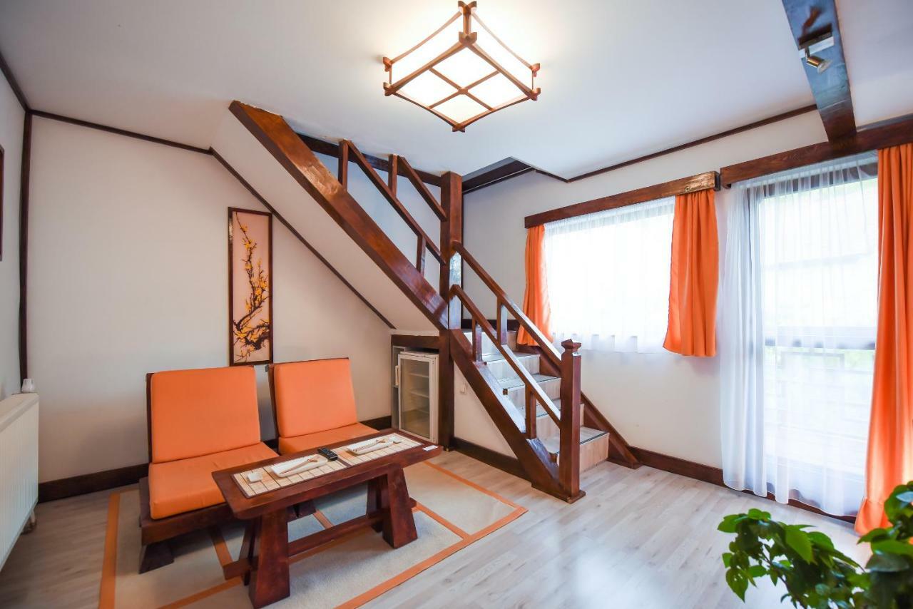 Отель Casa Lily - Japanese Retreat Сигишоара Экстерьер фото